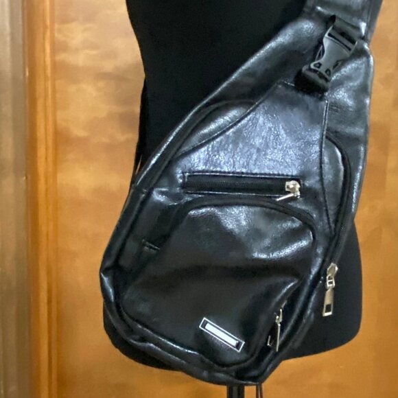 USB Charging Sling Backpack Purse Adjustable Strap Multiple Zipper Pockets Black - Picture 3 of 9